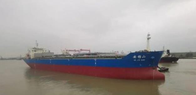  12:35 肉桂樹輪駛離碼頭 該輪是希臘船東公司的一艘散貨船
-上海雙清包稅