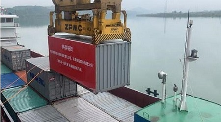  “南充港-重慶港”集裝箱班輪開航 2021年05月26日 14時(shí) 華西都市報(bào) 5月25日
-伊朗空運(yùn)