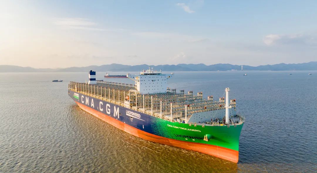 修葺一新的达飞公司超大型LNG双燃料动力集装箱船CMA CGM TROCADERO缓缓驶离船山中远海运重工
-航运