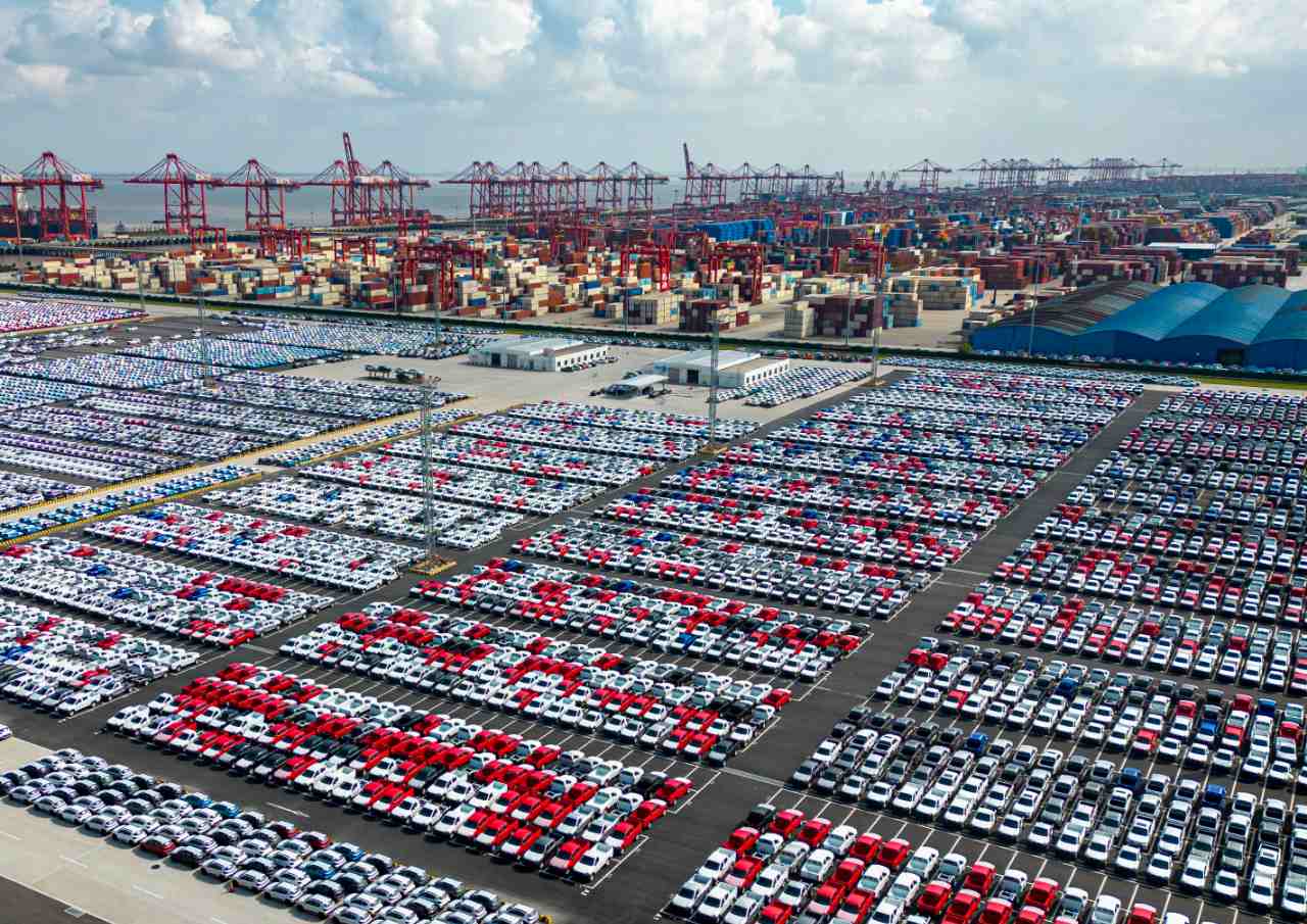 太倉(cāng)港碼頭一批汽車整裝待發(fā)出口海外市場(chǎng)
-空運(yùn)到港