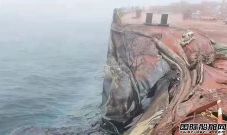 500噸油溢出!青島海邊彌漫濃重刺鼻味道!兩船相撞一艘油輪發(fā)生溢油事故
-回仁海運(yùn)費(fèi)